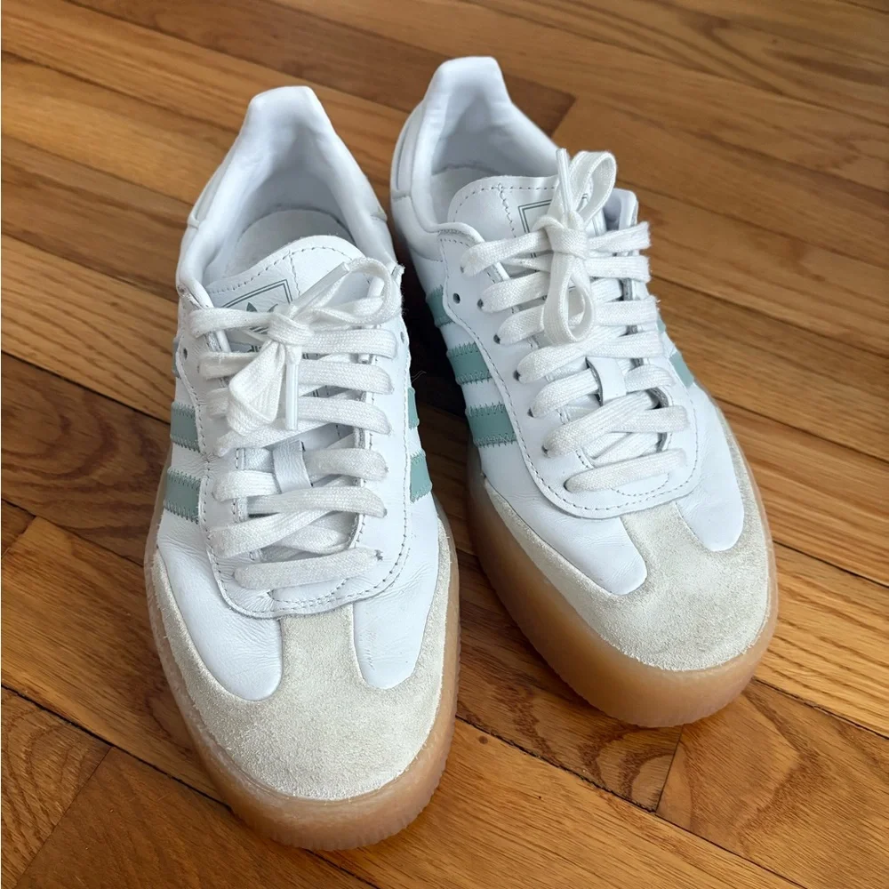 Women’s Sambae shoes with teal stripe - Picture 1 of 4